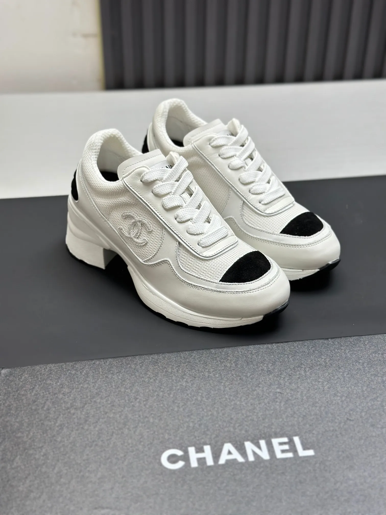 Men's shoes 💰620💰Women's 🚺 Chanel Panda shoes! 2025 counter top casual sports shoes This classic design; the upper is in the style of electric embroidery with various techniques; the outsole is fashionable and sporty; the unusual inclusion of a variety of color matching elements... The diversified mix and match is very good-looking and versatile, and can be used for leisure, fashion, sports, and outdoor... ꫛꫀꪝ Go➫ Materials: ❶Upper made of: original imported first-layer silk cowhide + original waterproof cloth + original first-layer cowhide ❷Inner use: Original Yangli+wang ❸ Outsole based on: Original TPU combination outsole Special counter boutique packaging complete set for women 35–41